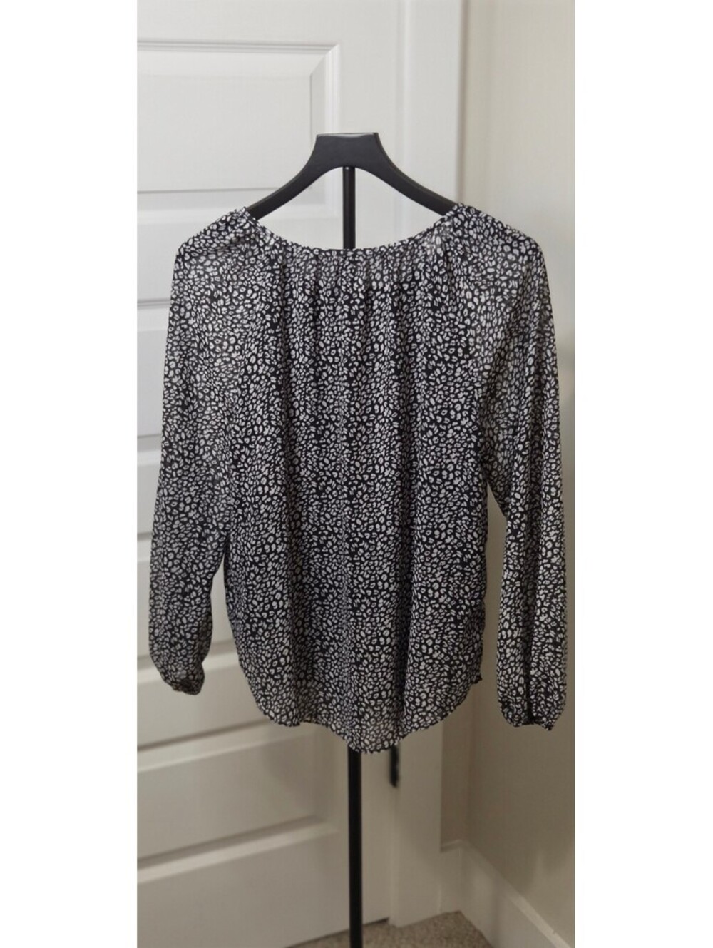 Women's Black and White Long Sleeve Blouse, Size M - Picture 11 of 11